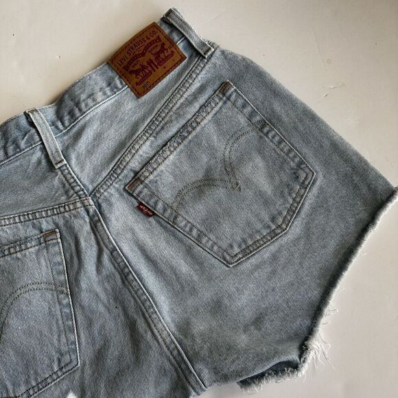 Levis 501 High Rise Denim Shorts Distressed Button Fly Light Wash Womens Size 30 - Picture 5 of 13
